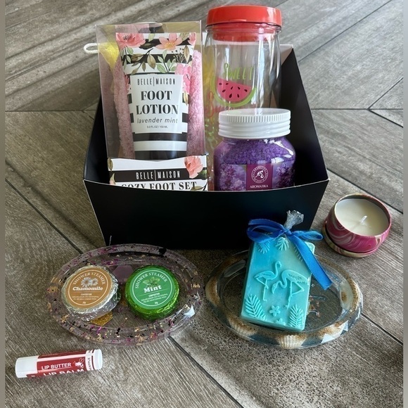 MYSTERY BOX 🎁 - Picture 4 of 5
